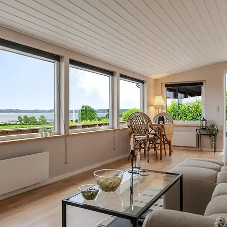 Gyda - 350m From The Sea By Interhome Nyaraló